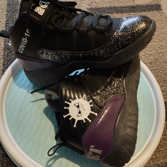 Sz2 Custom Covid trainers - Picture 2 of 8